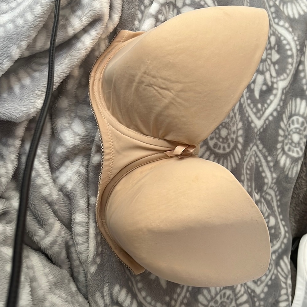 Strapless bra barely worn